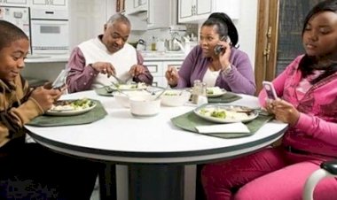 Something Is Wrong When Family Dinners Are Silent !